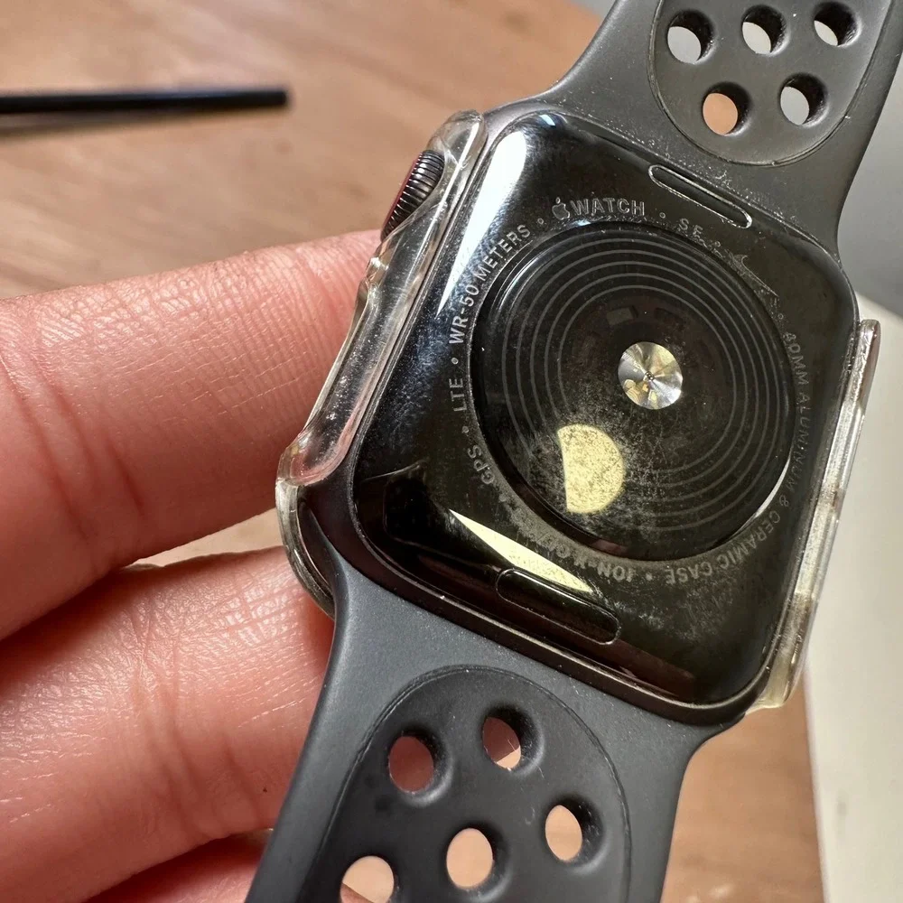 Apple Watch SE Nike 40mm Space Gray Aluminum GPS Cellular Anthracite Band